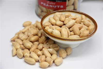 เมล็ดถั่วลิสงกำลังมา